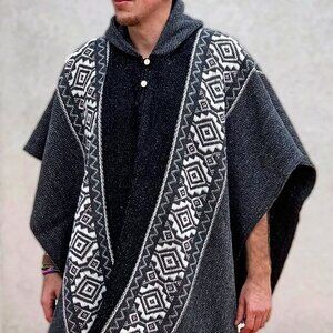 LLAMA WOOL  UNISEX SOUTH AMERICAN HANDWOVEN PONCHO CAPE COAT JACKET CLOAK